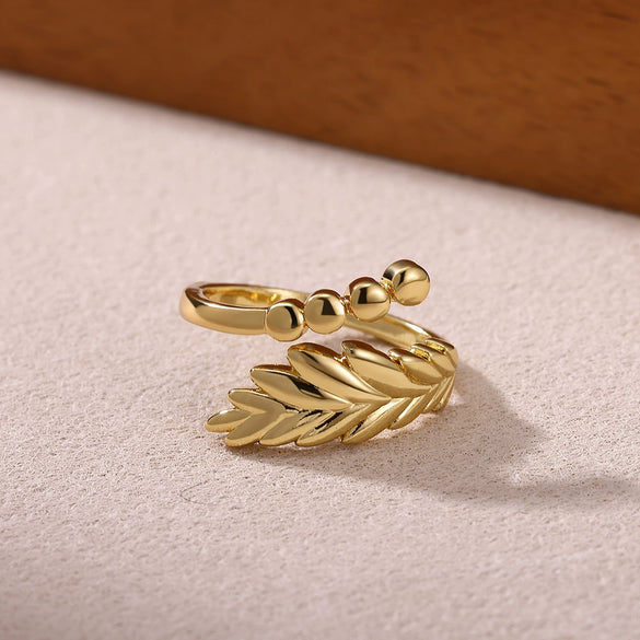 Wholesale Women's Light Luxury Geometric Goldinlaid Ring With Shell Imitation Pearl Fourleaf Clover Heart And Fruit Shapes