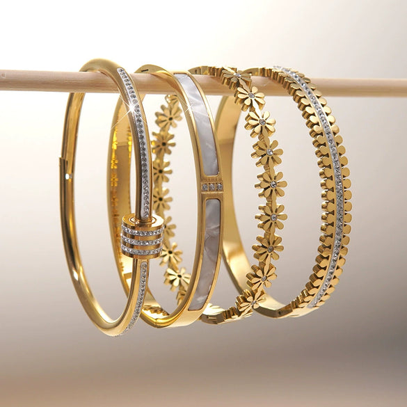 Wholesale Women's Light Luxury Geometric Stainless Steel And Titanium Steel 18K Gold Plated Electroplated Bracelet