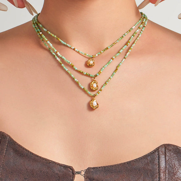 Wholesale Women's Light Luxury Geometric Stainless Steel Beaded Necklace With 18K Gold Plated Pendant