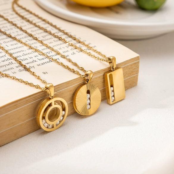 Wholesale Women's Light Luxury Geometric Stainless Steel Electroplated Pendant Necklace