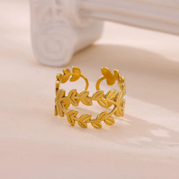 Wholesale Women's Light Luxury Geometric Stainless Steel Goldinlaid Heartshaped And Fruitshaped Hollow Rings