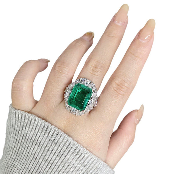 Wholesale Women's Light Luxury Geometric 925 Sterling Silver Ring With Emerald Cut And Diamond Set And Electroplating Treatment