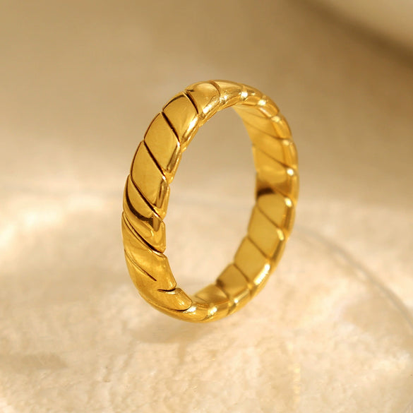 Wholesale Women's Light Luxury Geometric Woven Texture Vein 316L Stainless Steel Ring With Electroplating