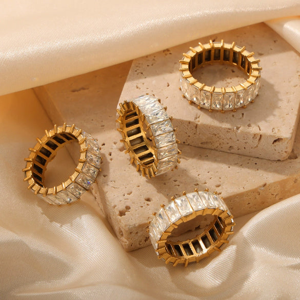 Wholesale Women's Light Luxury Geometric Zirconia Inlaid Goldplated Titanium Steel Ring