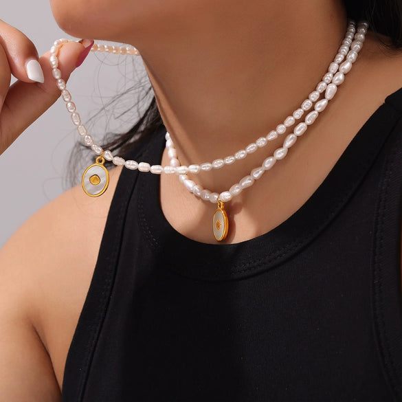 Wholesale Women's Light Luxury Jewelry 316L Stainless Steel Necklace With Freshwater Pearl Beaded White Shellfish Design And Geometric Pattern