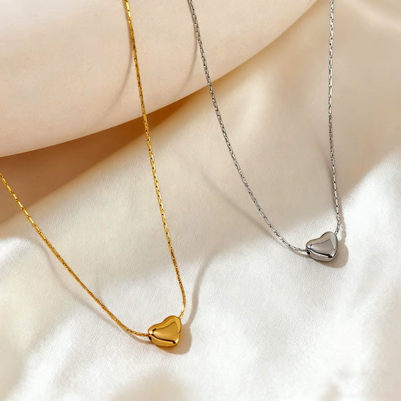 Wholesale Women's Light Luxury 18K Gold Electroplated Heart Shape Stainless Steel And Titanium Steel Pendant Clavicle Necklace
