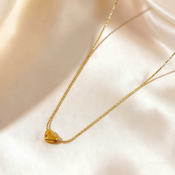 Wholesale Women's Light Luxury 18K Gold Electroplated Heart Shape Stainless Steel And Titanium Steel Pendant Clavicle Necklace
