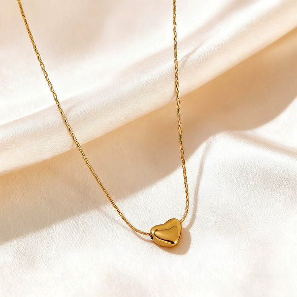 Wholesale Women's Light Luxury 18K Gold Electroplated Heart Shape Stainless Steel And Titanium Steel Pendant Clavicle Necklace