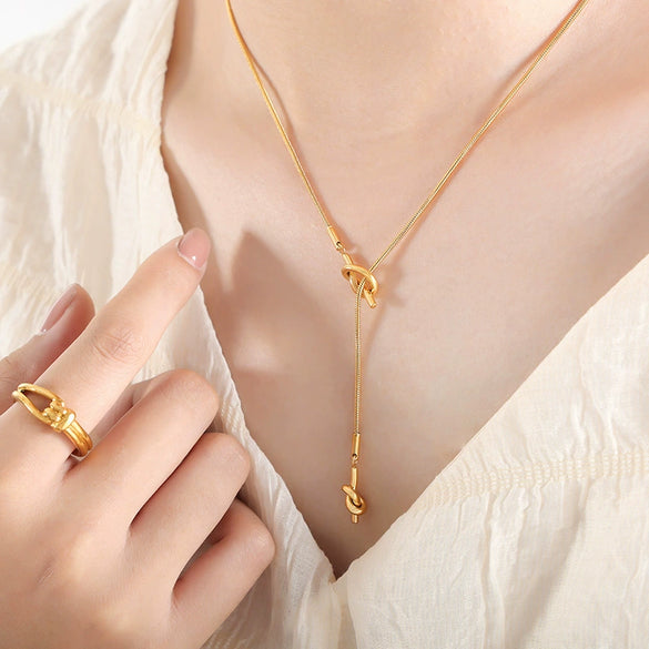 Wholesale Women's Light Luxury Knot Design Titanium Steel Necklace With Geometric Styling Gold Plated