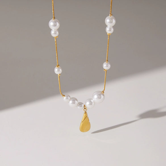 Wholesale Women's Light Luxury Minimalist Drop Shape Ushaped Stainless Steel Electroplated Snake Bone Chain Necklace Pendant
