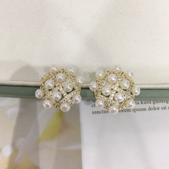 Wholesale Women's Light Luxury Natural Freshwater Pearl Earrings S925 Sterling Silver Oblate Shape