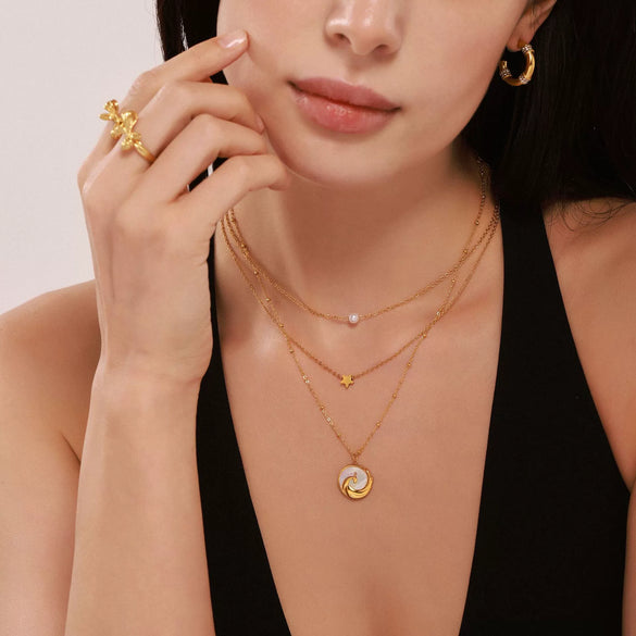 Wholesale Women's Light Luxury Round Clavicle Necklace With Relief Phoenix Design Made Of White Seashell And Stainless Steel 18K Gold Plated Geometric Pattern