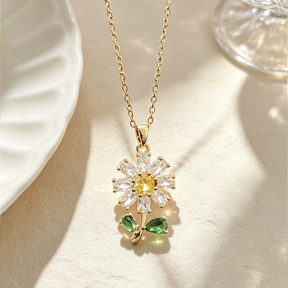 Wholesale Women's Light Luxury Stainless Steel 18K Gold Plated Zircon Flower Necklace