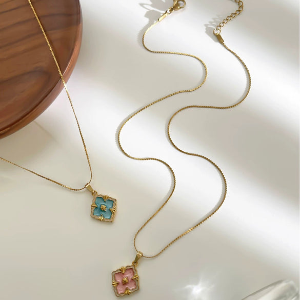 Wholesale Women's Light Luxury Stainless Steel Snake Bone Chain Necklace With Flower And Leaf Patterns And Polished Plating