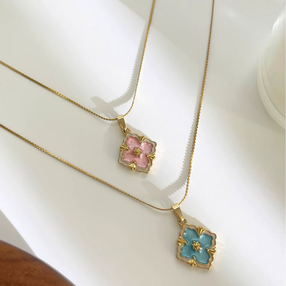 Wholesale Women's Light Luxury Stainless Steel Snake Bone Chain Necklace With Flower And Leaf Patterns And Polished Plating