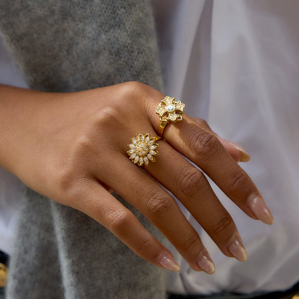 Wholesale Women's Light Luxury Style Electroplated Stainless Steel Flower Pattern Rotating Ring Jewelry