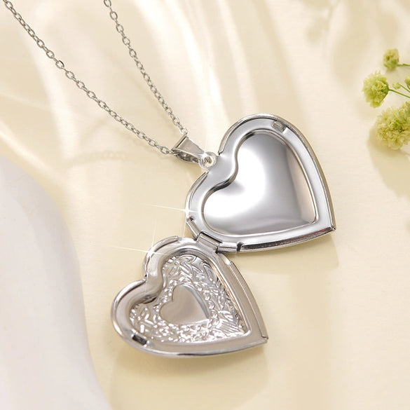 Wholesale Women's Light Luxury Style Electroplated Stainless Steel Heartshaped Photo Frame Pendant Necklace