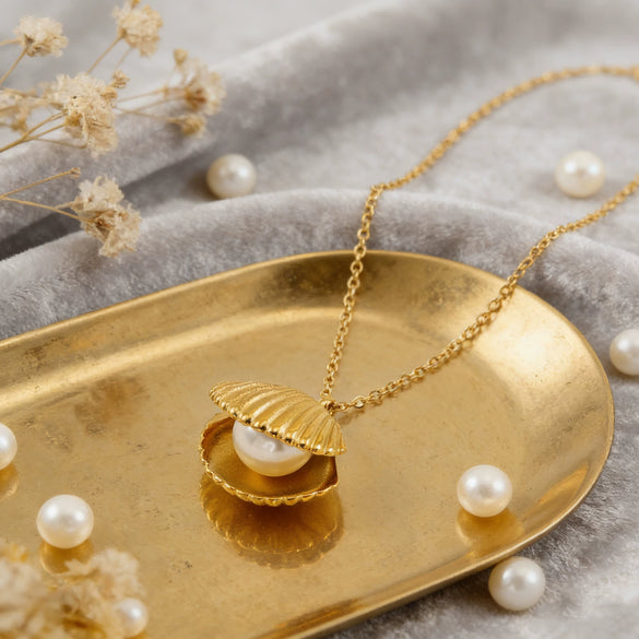 Wholesale Women's Light Luxury Style Shell Pattern Stainless Steel 18K Goldplated Pearl Necklace