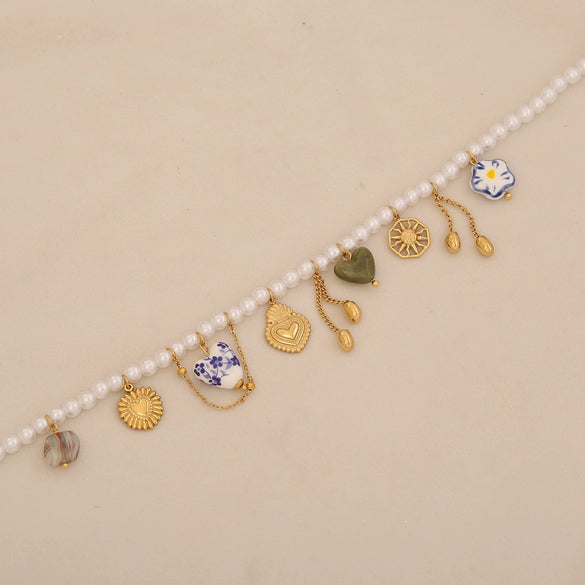 Wholesale Women's Light Luxury Style Stainless Steel Pearl Strand Necklace With Real Gold Plated Heart Shape Titanium Steel Pendant