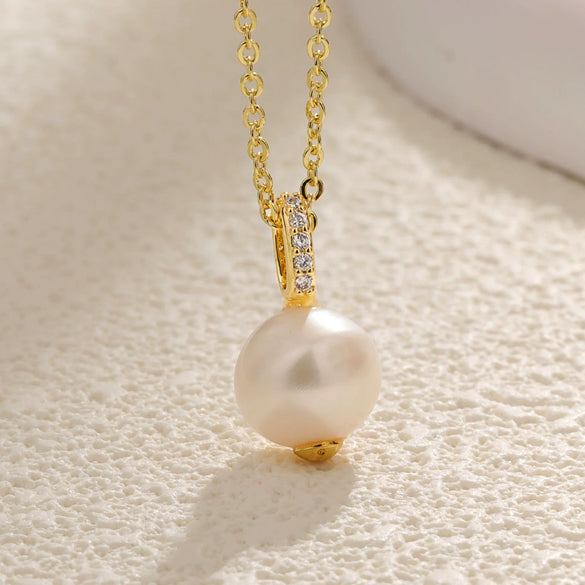 Wholesale Women's Light Luxury Sweet Style Copper Gold Plated Freshwater Baroque Pearl Necklace With Butterfly Flower Drop Shape Design