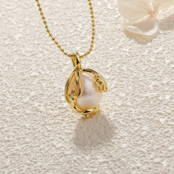 Wholesale Women's Light Luxury Sweet Style Copper Gold Plated Freshwater Baroque Pearl Necklace With Butterfly Flower Drop Shape Design