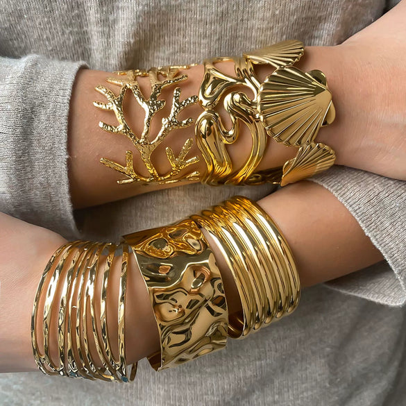 Wholesale Women's Light Luxury Titanium Steel And Stainless Steel Bracelet With Electroplating Process