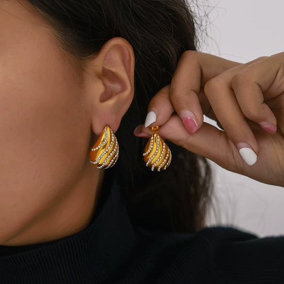 Wholesale Women's Light Luxury Vintage Earrings 316L Stainless Steel Goldplated Dropshaped Geometric Design
