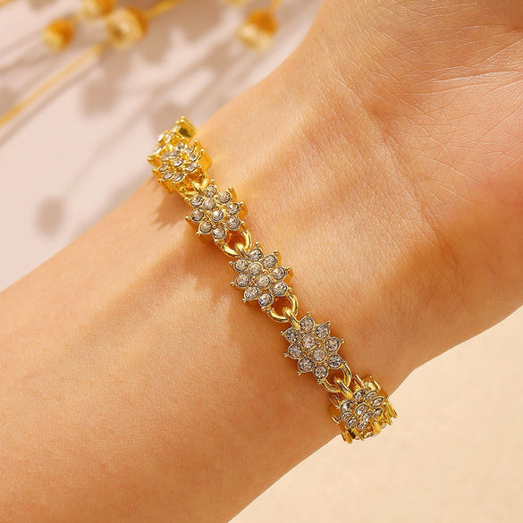 Wholesale Women's Love Hollow Heart Shape Zinc Alloy Micro Inlaid Zircon Jewelry Bracelet With Diamond Design