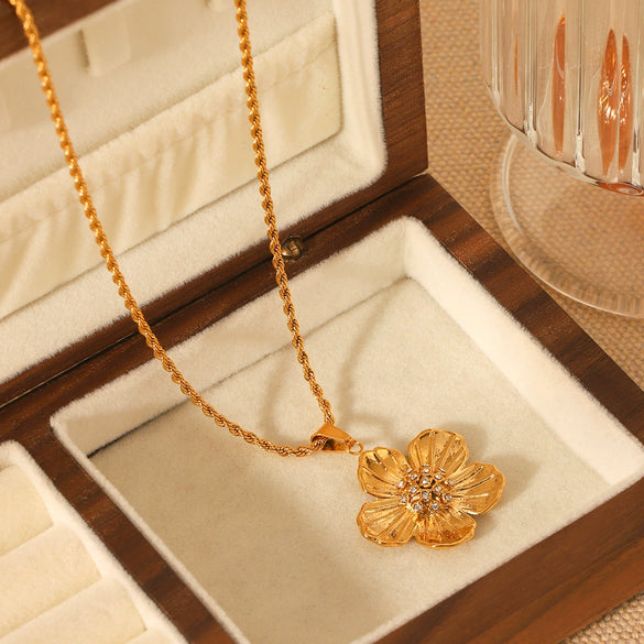 Wholesale Women's Luxury Vintage Stainless Steel And Titanium Steel Twist Chain Flower And Geometric Pendant Necklace With Electroplating