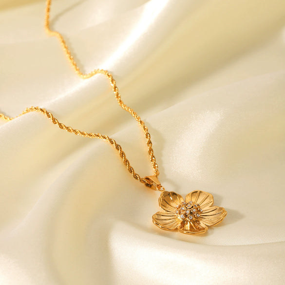 Wholesale Women's Luxury Vintage Stainless Steel And Titanium Steel Twist Chain Flower And Geometric Pendant Necklace With Electroplating