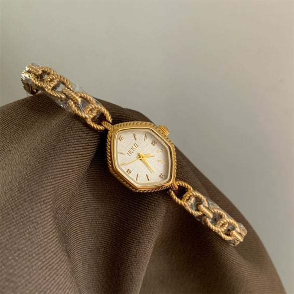 Wholesale Women's Medieval Style Alloy Watch With Diamondshaped Dial And Thorn Design