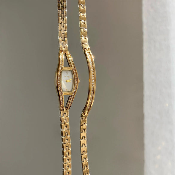 Wholesale Women's Medieval Style Quartz Watch With Metal Strap And Alloy Case And Ordinary Glass Mirror