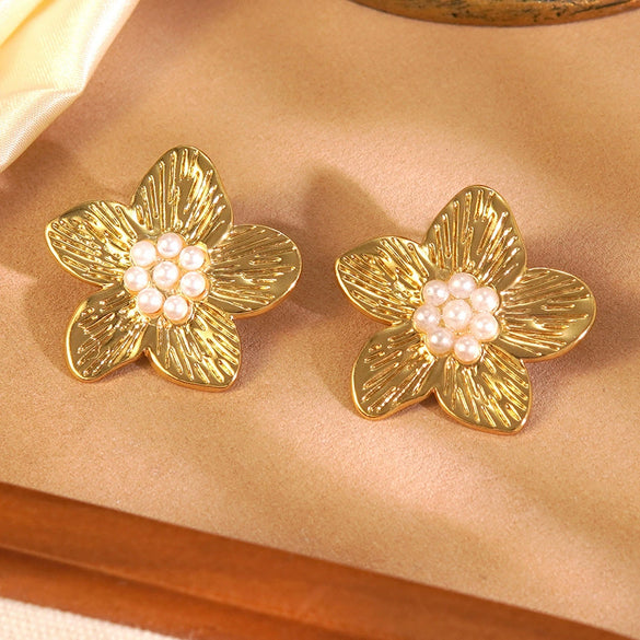 Wholesale Women's Medieval Style Stamped Stainless Steel Flower Pearl Earrings
