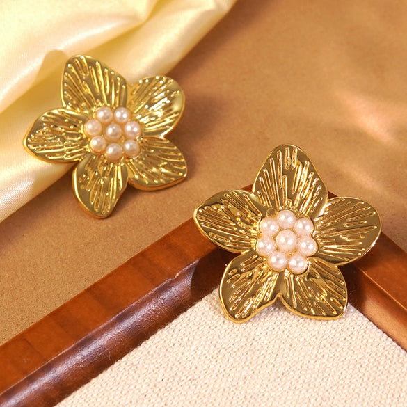 Wholesale Women's Medieval Style Stamped Stainless Steel Flower Pearl Earrings