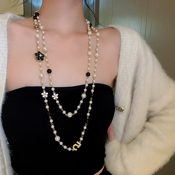 Wholesale Women's Metal And Imitation Pearl Sweater Chain Necklace With Flower Pattern And Light Luxury Style Set With Pearls