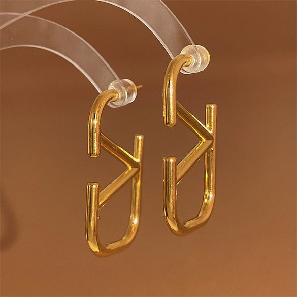 Wholesale Women's Metal Letter Earrings With 925 Silver Needles And Electroplating Simple Style