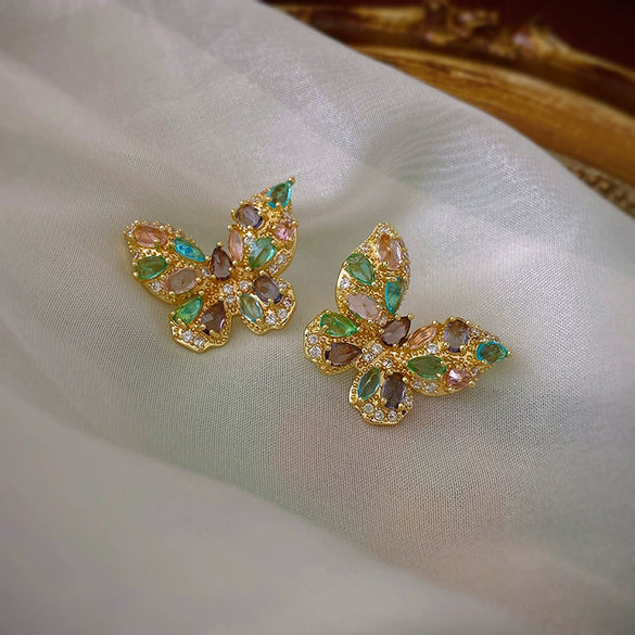 Wholesale Women's Middle Ancient Vintage Alloy Needle Earrings With Diamond Design And Geometric Drop Shape