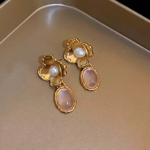Wholesale Women's Middle Ancient Vintage Alloy Needle Earrings With Diamond Design And Geometric Drop Shape