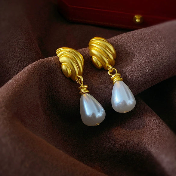 Wholesale Women's Middle Ancient Vintage Alloy Needle Earrings With Diamond Design And Geometric Drop Shape