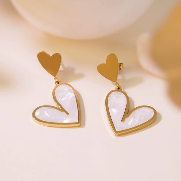 Wholesale Women's Minimalist Design Stainless Steel Inlaid Heart Shape Pendant Clavicle Necklace With Electroplating Treatment