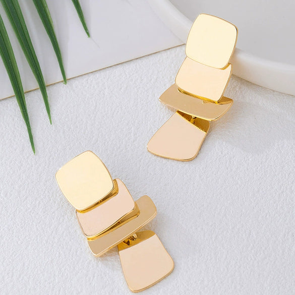 Wholesale Women's Minimalist Electroplated Alloy Geometric Leaf Design Earrings