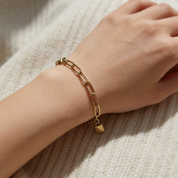 Wholesale Women's Minimalist Geometric Hollow Square Stainless Steel Vacuum Plated Paperclip Chain Bracelet With Extension Chain