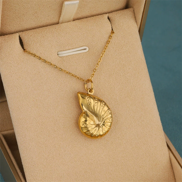 Wholesale Women's Minimalist Geometric 18K Gold Plated Stainless Steel Conch Shell Pendant Necklace With Cross Chain