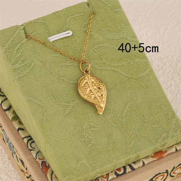 Wholesale Women's Minimalist Geometric 18K Gold Plated Stainless Steel Cross Chain Leaf Clavicle Necklace