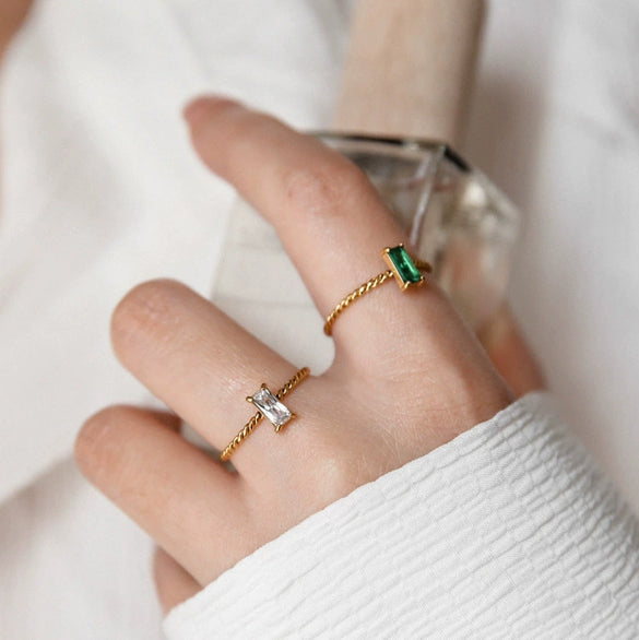 Wholesale Women's Minimalist Geometric Square Diamond Ring Made Of Titanium Steel With Electroplating