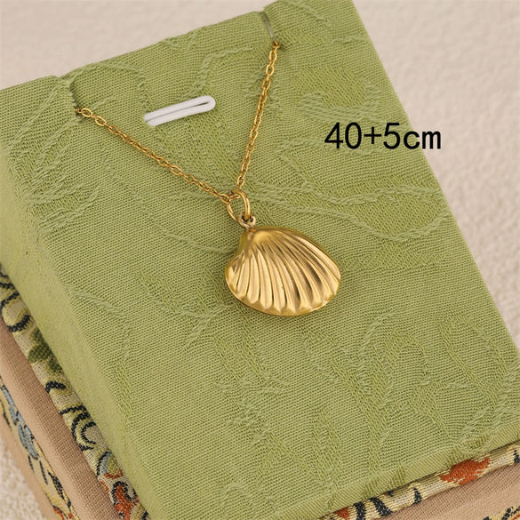Wholesale Women's Minimalist Geometric Stainless Steel And 18K Gold Electroplated Scallop Shell Pendant Cross Chain Necklace