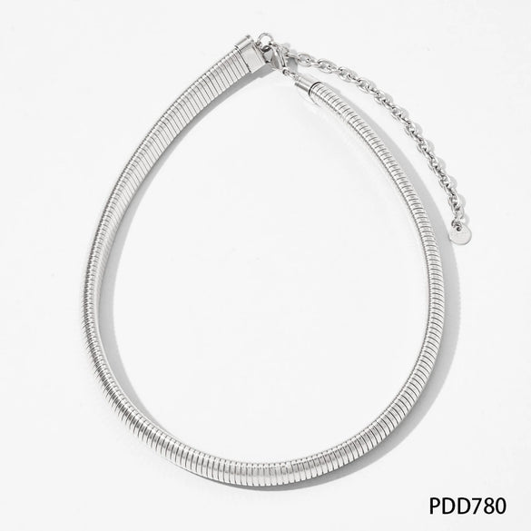 Wholesale Women's Minimalist Geometric Stainless Steel And Titanium Steel Snake Bone Chain Necklace