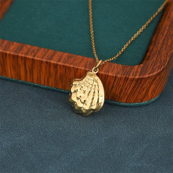 Wholesale Women's Minimalist Geometric Stainless Steel Cross Chain Necklace With 18K Gold Electroplated Conch Pendant