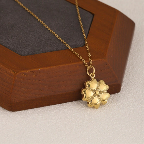 Wholesale Women's Minimalist Geometric Stainless Steel Electroplated 18K Gold Cross Chain Necklace