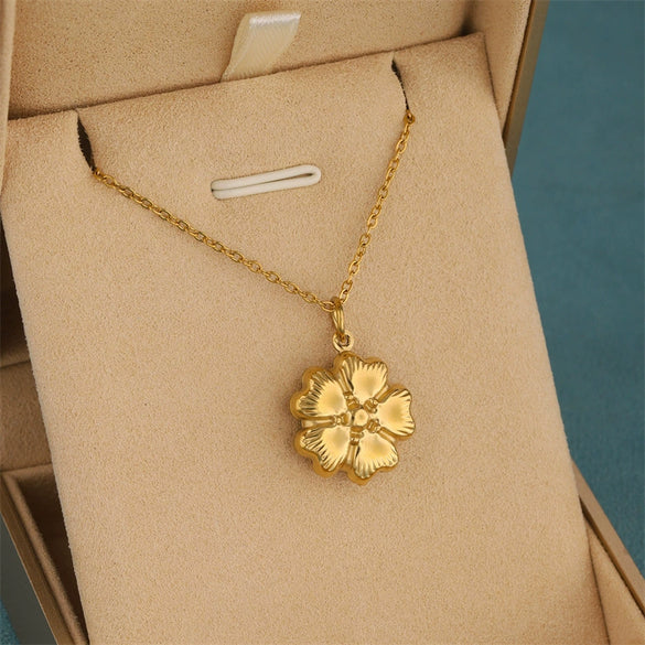 Wholesale Women's Minimalist Geometric Stainless Steel Electroplated 18K Gold Cross Chain Necklace